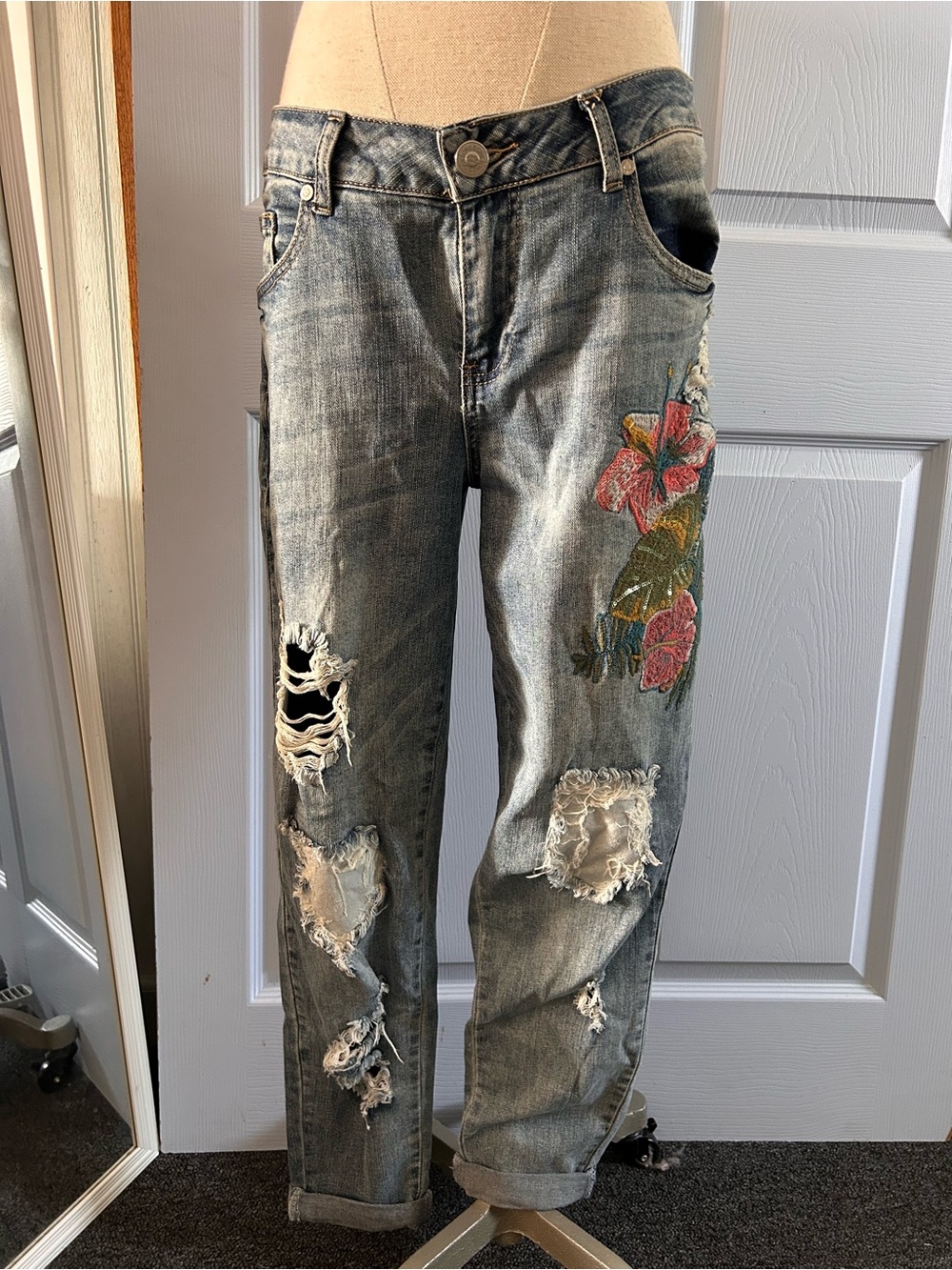 One5One Floral Embroidered Distressed Boyfriend Jeans Light Wash Size 8